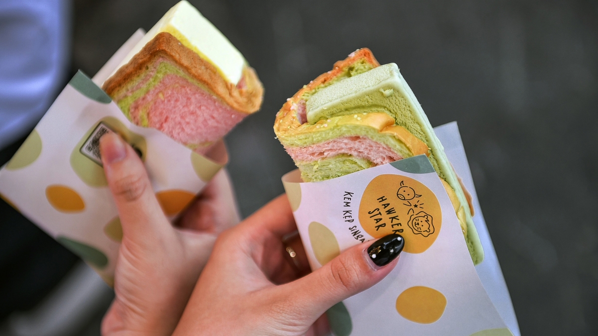 Singapore ice-cream sandwich proves popular among Hanoi youths